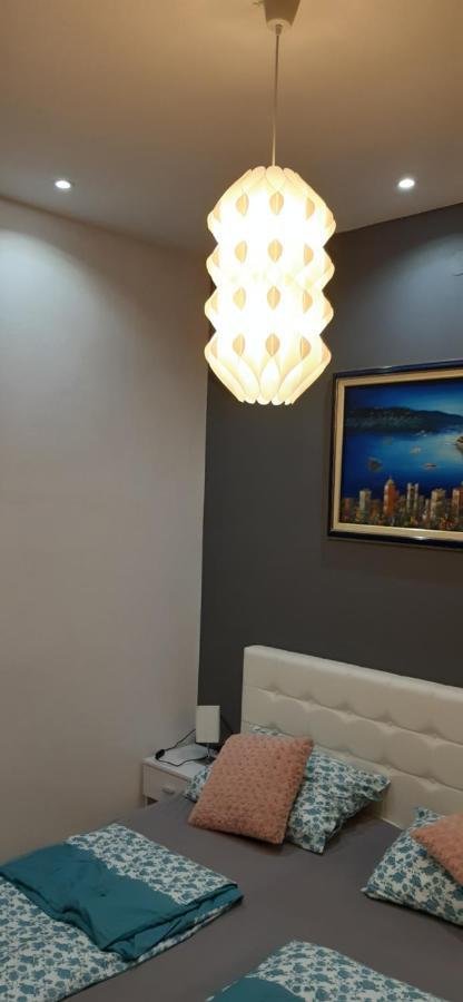 Cozy Apartment Mihaela With Balcony, Near Park Marjan & Old Town - Quiet Neighborhood スプリト エクステリア 写真